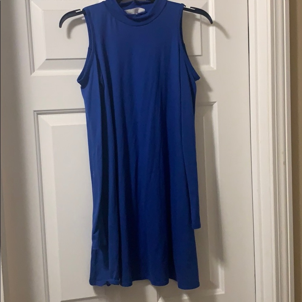 blue dress